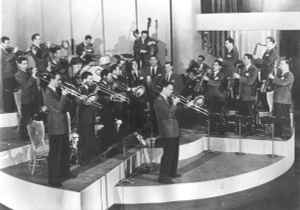 Glenn Miller And His Orchestra on Discogs