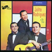 Album herunterladen Julito Rodriguez Y Su Trio - Hoguera De Amor