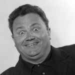 last ned album Harry Secombe - While We Are Young
