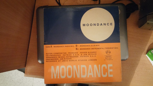 télécharger l'album Moondance Featuring PatrickOliver - Moondance