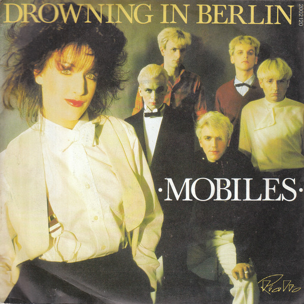 Mobiles - Drowning in Berlin Ny04MTA3LmpwZWc
