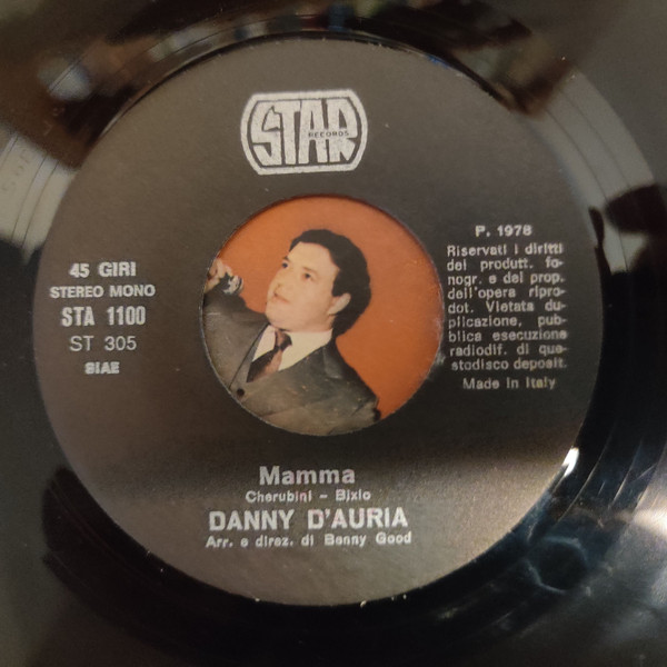 Album herunterladen Danny D'Auria - Mamma Pulecenella A Surriento