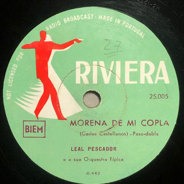 ladda ner album Leal Pescador E A Sua Orquestra Tipica - Bajo Mi Cielo Andaluz Morena De Mi Copla