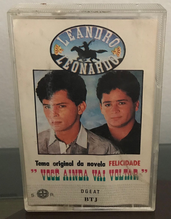 Album herunterladen Leandro & Leonardo - Tema Original Da Novela Felicidade Você Ainda Vai Voltar