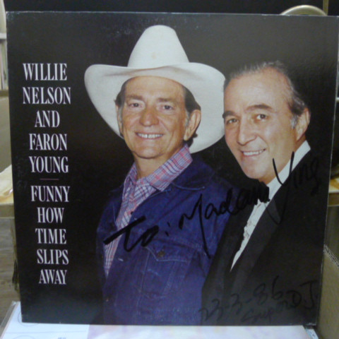 ladda ner album Willie Nelson & Faron Young - Funny How Time Slips Away