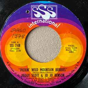 Peggy Scott & Jo Jo Benson - Pickin' Wild Mountain Berries album cover