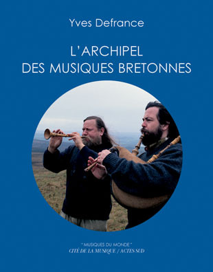 last ned album Download Various - Larchipel Des Musiques Bretonnes album
