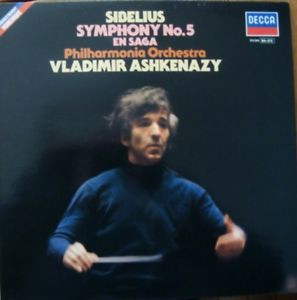 descargar álbum Jean Sibelius, Vladimir Ashkenazy, Philharmonia Orchestra - Symphonie N5 En Mi Bémol Majeur Op 82 En Saga Poème symphonique Op 9