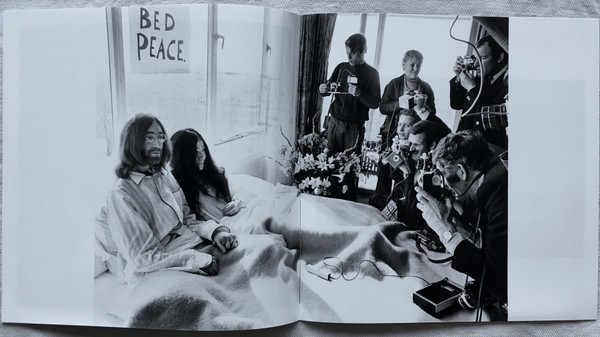 Album herunterladen John Lennon & Yoko Ono - Unfinished Music No 2 Life With The Lions