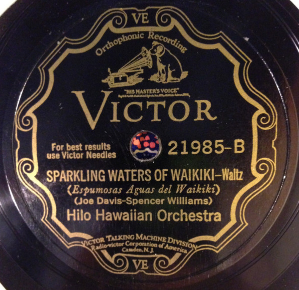 télécharger l'album Hilo Hawaiian Orchestra - Blue Hawaii Sparkling Waters Of Waikiki