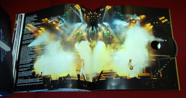 last ned album Queen - Live At Wembley Stadium Super Deluxe Edition