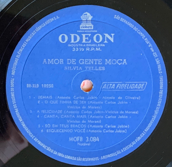 last ned album Silvia Telles - Amor De Gente Moça Musicas De Antonio Carlos Jobim