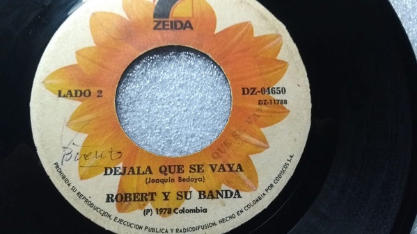 lataa albumi Robert Y Su Banda - Hijo De Gitana Dejala Que Se Vaya