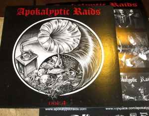 Apokalyptic Raids / Whipstriker – Die Hard Headbangers (2014