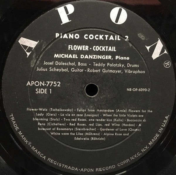 baixar álbum Michael Danzinger - Piano Cocktail Volume 1