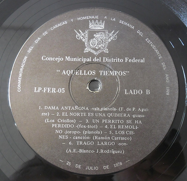 télécharger l'album Various - Aquellos Tiempos Conmemoración Del Día De Caracas Y Homenaje A la Semana Del Estudiante Del Año 1928