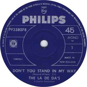 Don't You Stand In My Way - The La De Da's