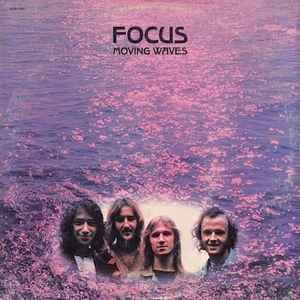 Moving Waves - Focus
