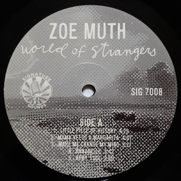 descargar álbum Zoe Muth - World Of Strangers