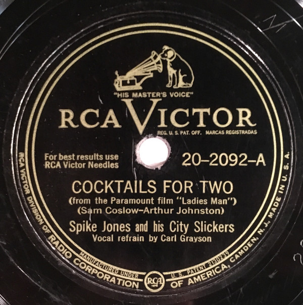 Album herunterladen Spike Jones And His City Slickers - Cocktails For Two Holiday For Strings
