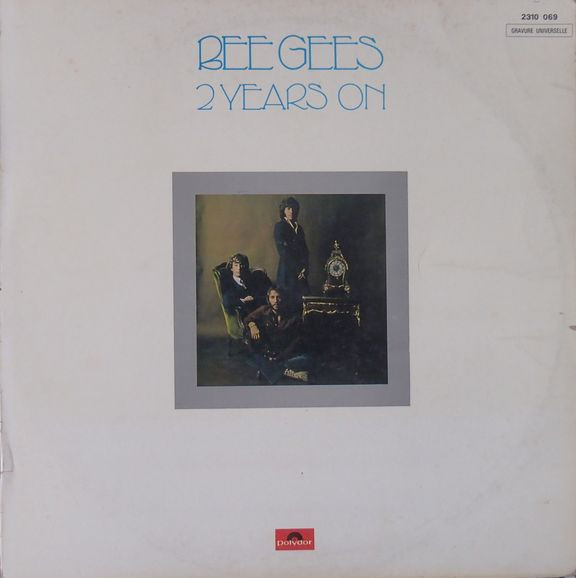 Bee Gees u003d ビー・ジーズ – 2 Years On u003d トゥー・イヤーズ・オン (2022