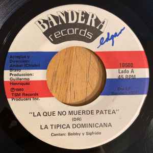 Tipica Dominicana - La Que No Muerde Patea / El Pilon album cover