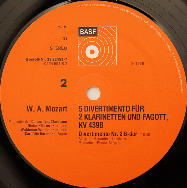 lataa albumi Mozart - 5 Divertimenti Für 2 Klarinetten Und Fagott KV 439b