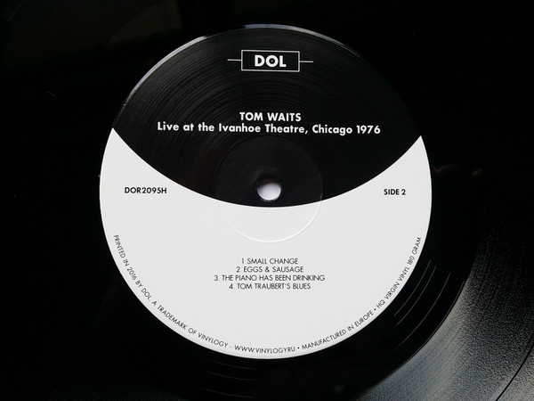 télécharger l'album Tom Waits - Live At The Ivanhoe Theatre Chicago November 21 1976