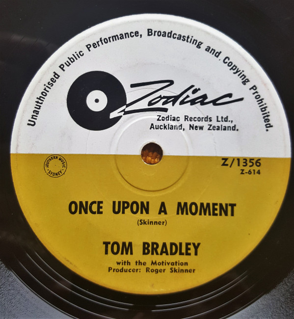 baixar álbum Tom Bradley With The Motivation - Fly With Me