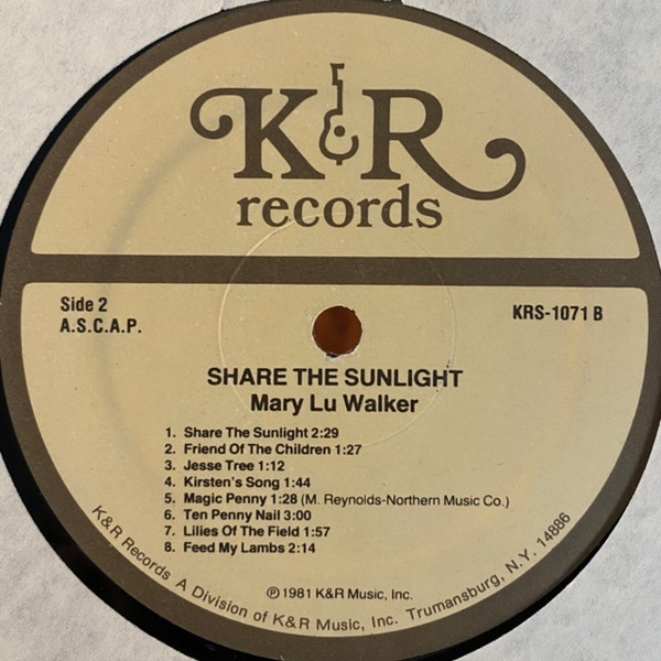 Album herunterladen Mary Lu Walker - Share The Sunlight