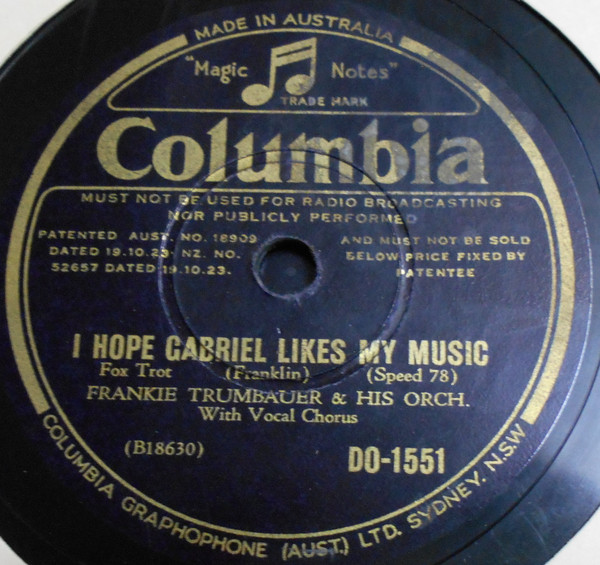 ladda ner album Frankie Trumbauer & His Orchestra - Breakin In A Pair Of Shoes I Hope Gabriel Likes My Music