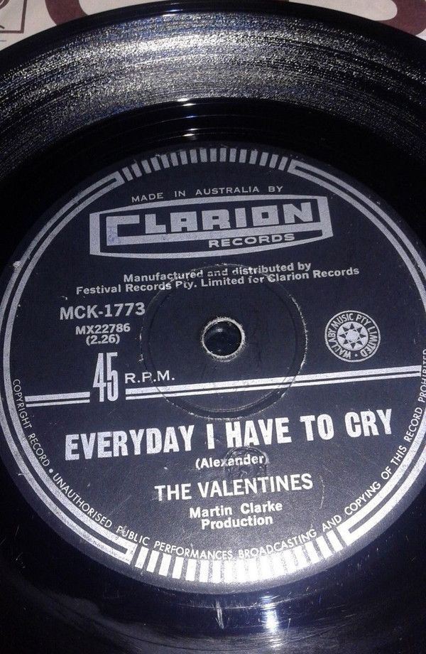 télécharger l'album The Valentines - Everyday I Have To Cry