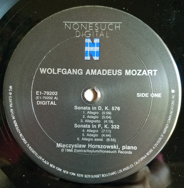 Album herunterladen Mieczyslaw Horszowski - Mozart Sonatas Chopin Mazurkas Nocturne Schumann Arabeske Kinderszenen