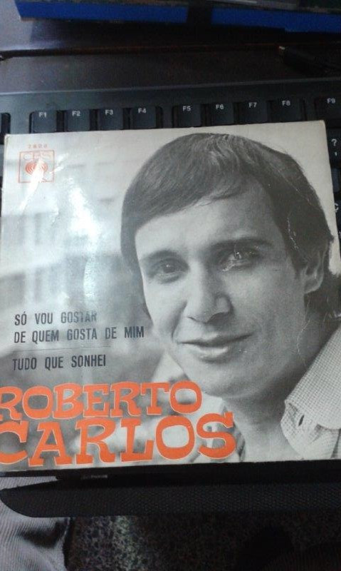 last ned album Download Roberto Carlos - Só Vou Gostar De Quem Gosta De Mim album