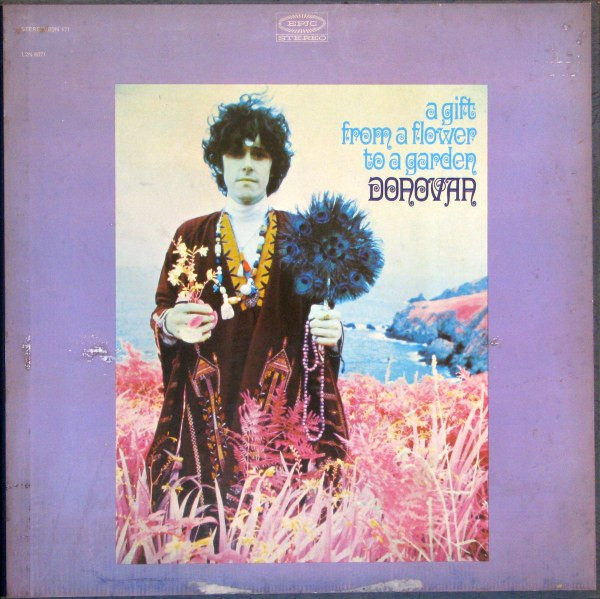 Flores, guitarras y viajes astrales: hilo de folk sicodélico sesentero. Hoy, A Gift from a Flower to a Garden de Donovan (1967) - Página 5 MS5qcGVn