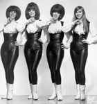 télécharger l'album The Shangri Las - Remember Walking In The Sand Its Easier To Cry