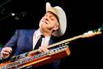 ladda ner album Download Junior Brown - Too Many Nights In A Roadhouse Gotta Get Up Every Morning album