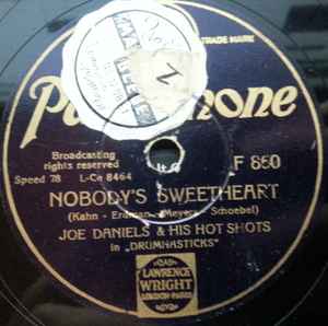 Joe Daniels And His Hot Shots - Nobody's Sweetheart / Moon Glow album cover
