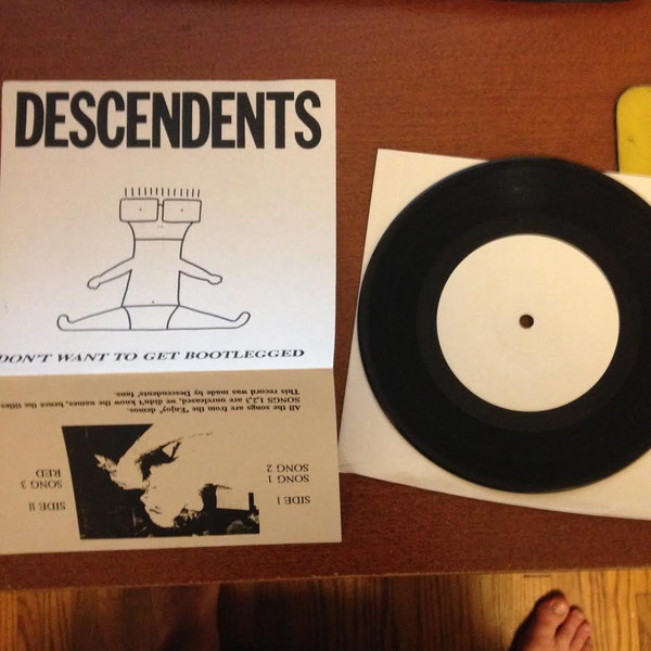 last ned album Descendents - I Dont Want To Get Bootlegged
