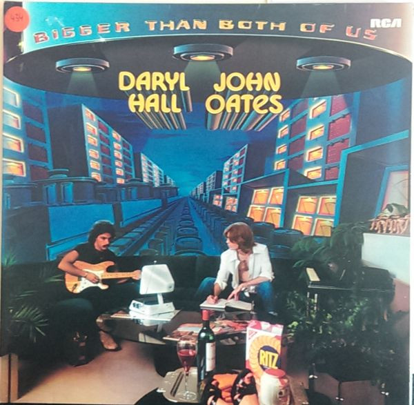 Daryl Hall & John Oates – Bigger Than Both Of Us (1976