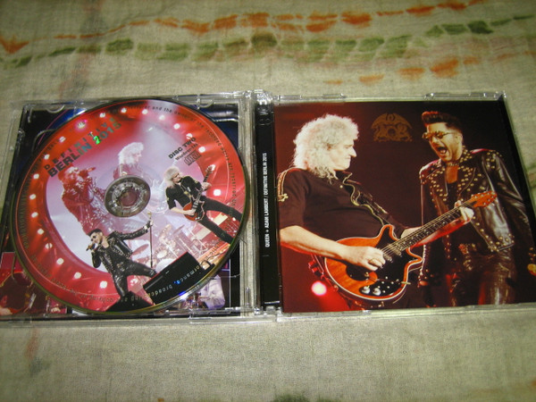 Album herunterladen Queen + Adam Lambert - Definitive Berlin 2015