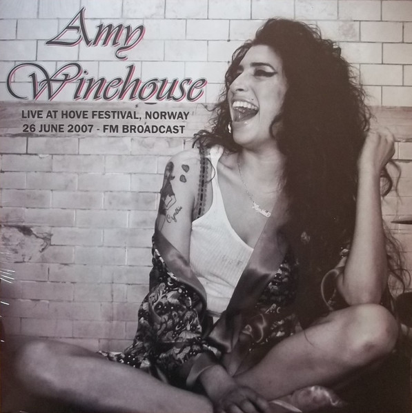 AMY WINEHOUSE - Live At Hove Festival