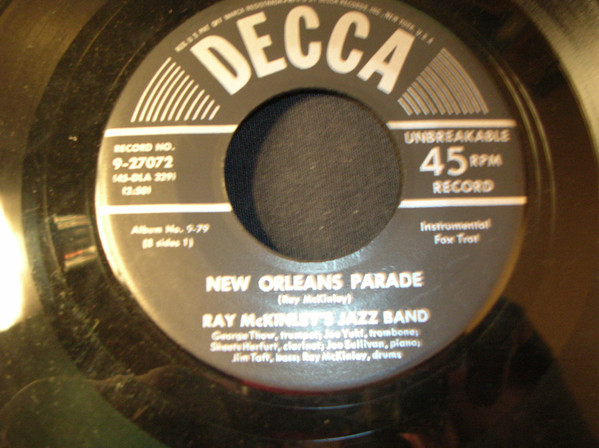ladda ner album Ray McKinley's Jazz Band - Love In The First Degree New Orleans Parade