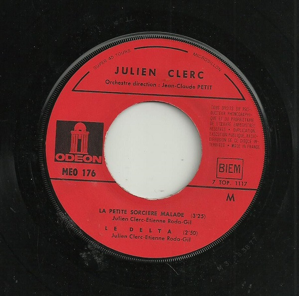 Album herunterladen Julien Clerc - Le Delta Les Vendredis Yann Et Les Dauphins La Petite Sorcière Malade