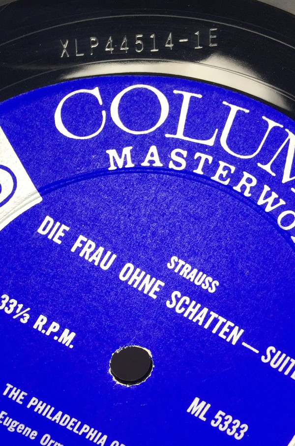 Album herunterladen Richard Strauss The Philadelphia Orchestra, Eugene Ormandy - Suite From Der Rosenkavalier Suite From Die Frau Ohne Schatten