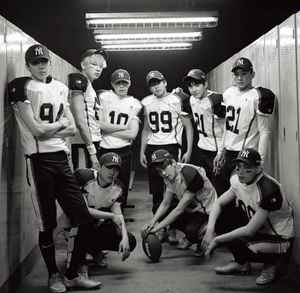 EXO (12) - Love Me Right