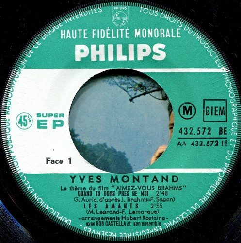Album herunterladen Yves Montand - Aimez Vous Brahms Quand Tu Dors Près De Moi