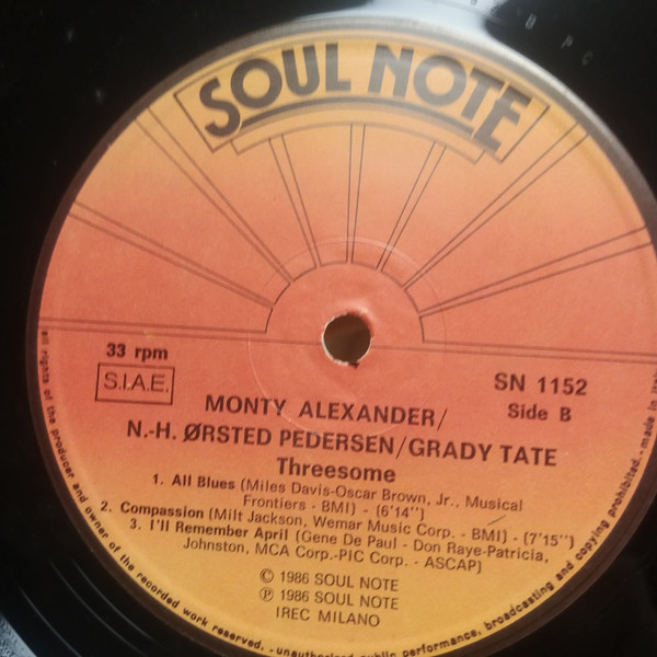 ladda ner album Monty Alexander, NH Ørsted Pedersen, Grady Tate - Threesome