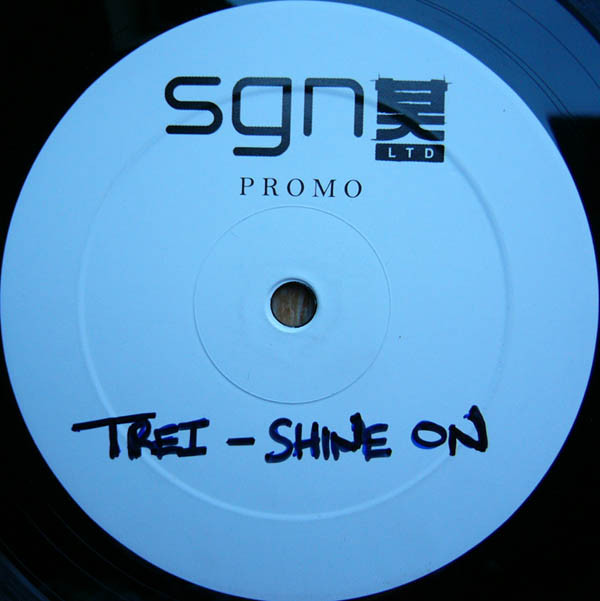 lataa albumi Trei - Shine On Livewire