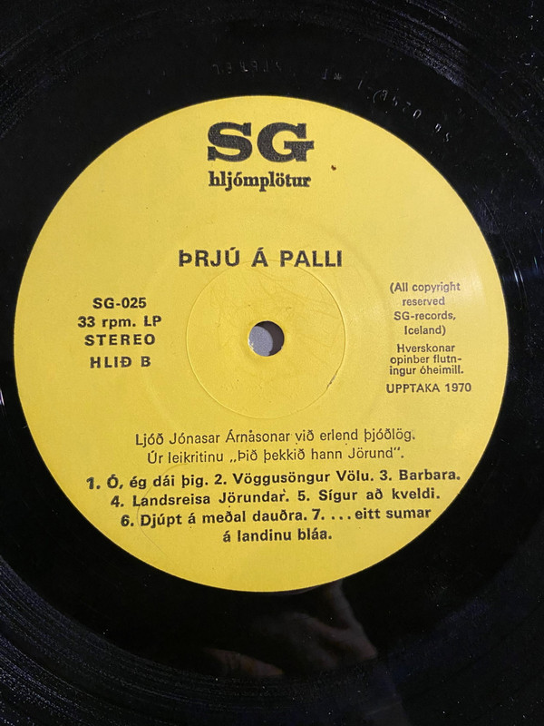 baixar álbum Þrjú Á Palli - Eitt Sumar Á Landinu Bláa